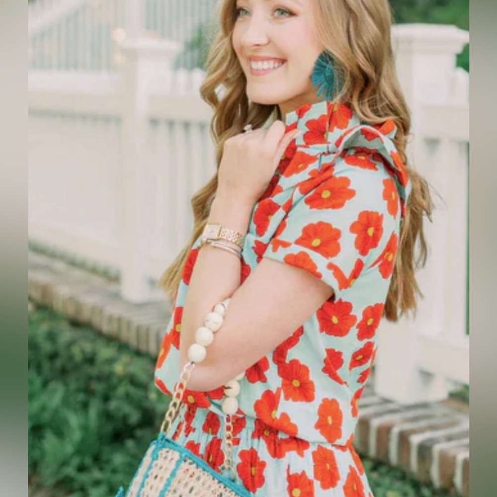 Victoria Dunn | Camellia Blouse in Dancing Daisy Puff Sleeve Floral Top